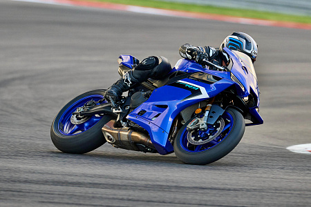 Мотоцикл Yamaha R9